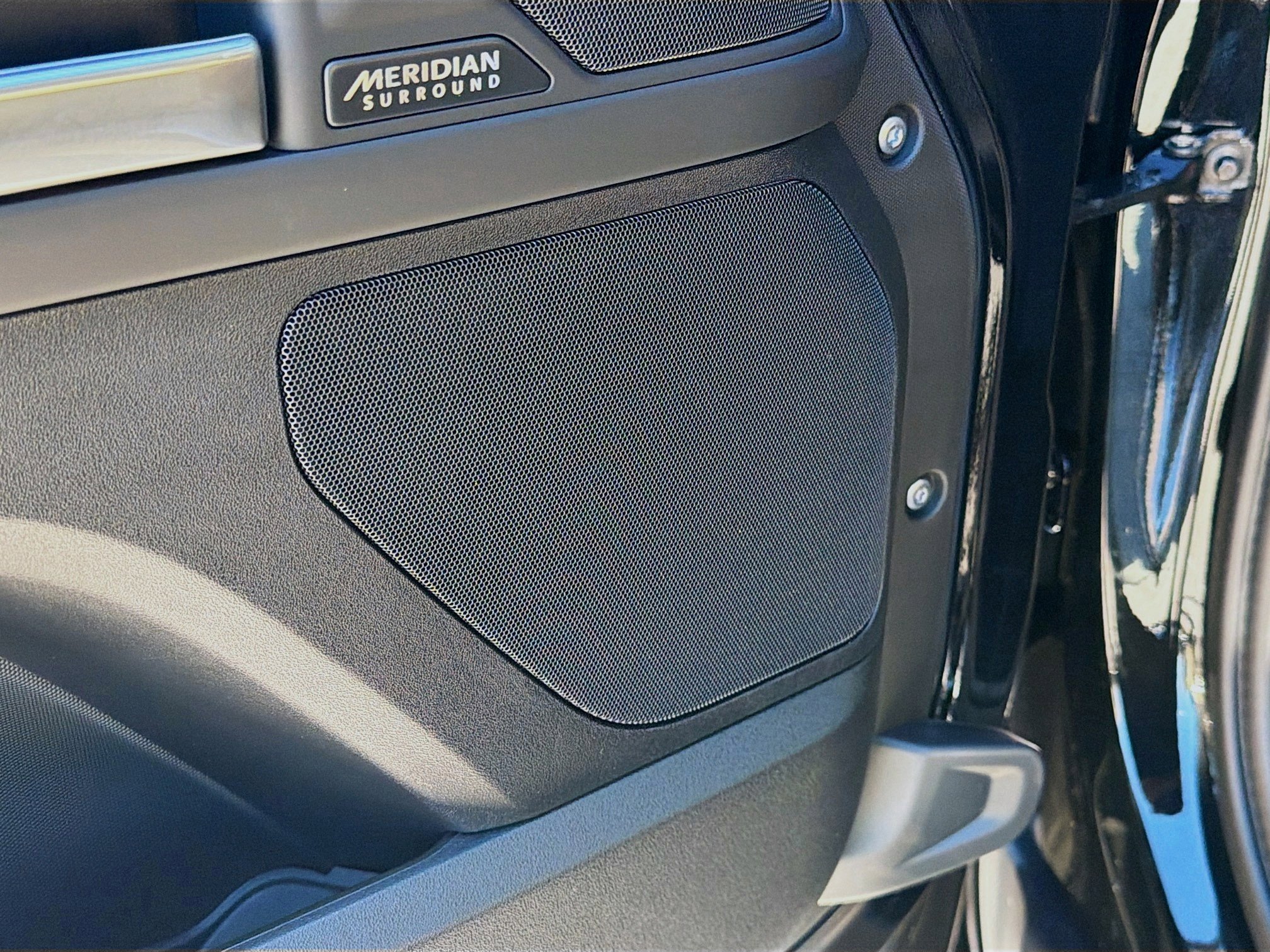 New 2026 Land Rover Defender 110 X-Dynamic SE image 22