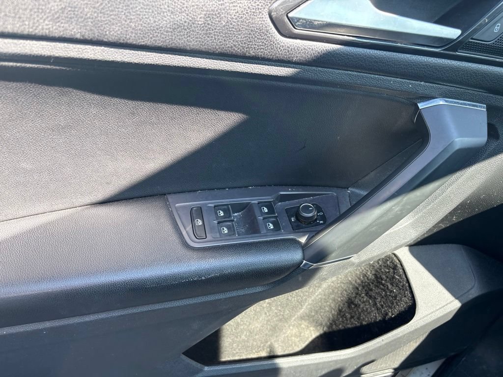 Used 2018 Volkswagen Tiguan SEL AWD/4WD image 9