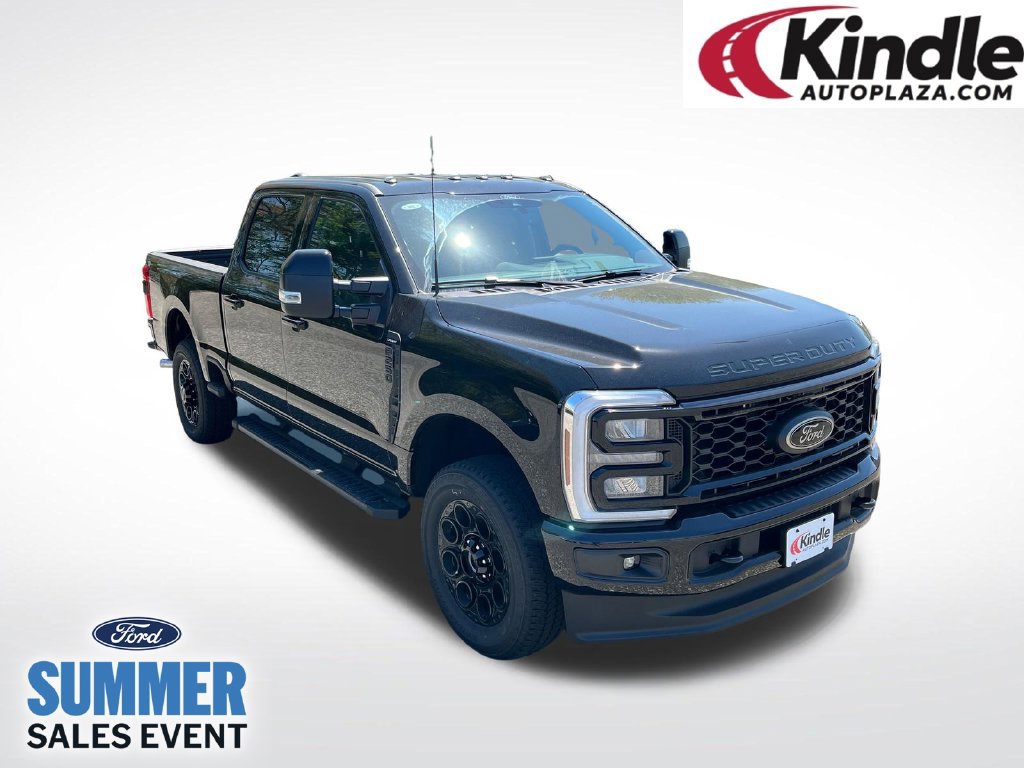 New 2026 Ford F250 Lariat w/ Black Appearance Package
