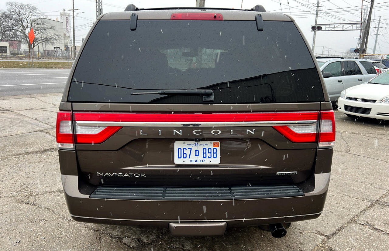 Used 2016 Lincoln Navigator Reserve image 4