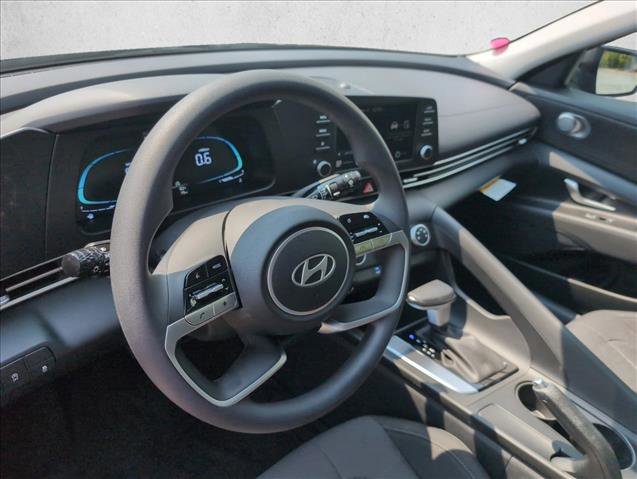 New 2026 Hyundai Elantra SE image 3