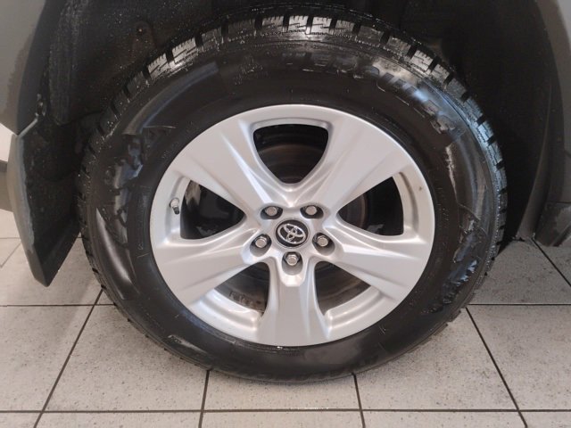 Used 2019 Toyota RAV4 XLE image 10