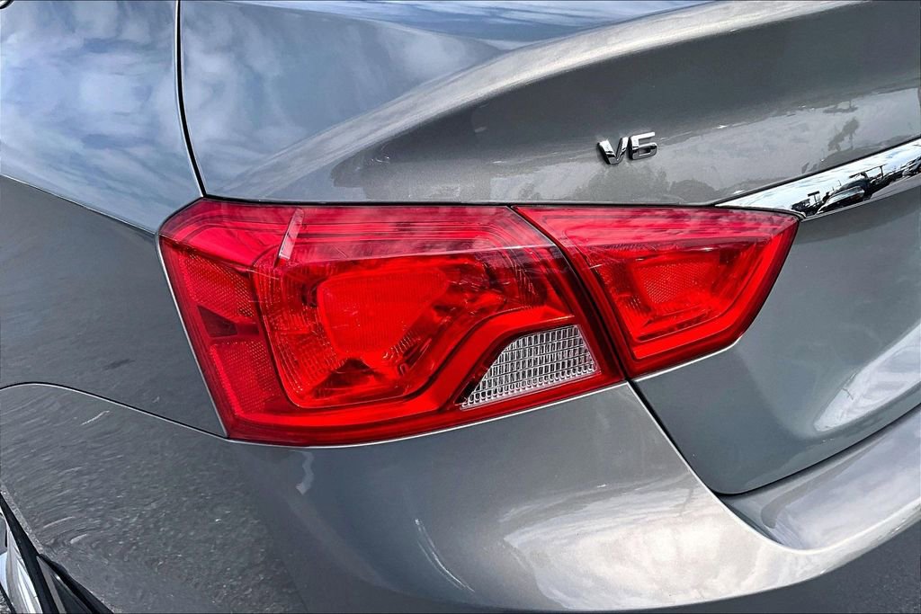 Used 2017 Chevrolet Impala Premier w/ Enhanced Convenience Package image 20