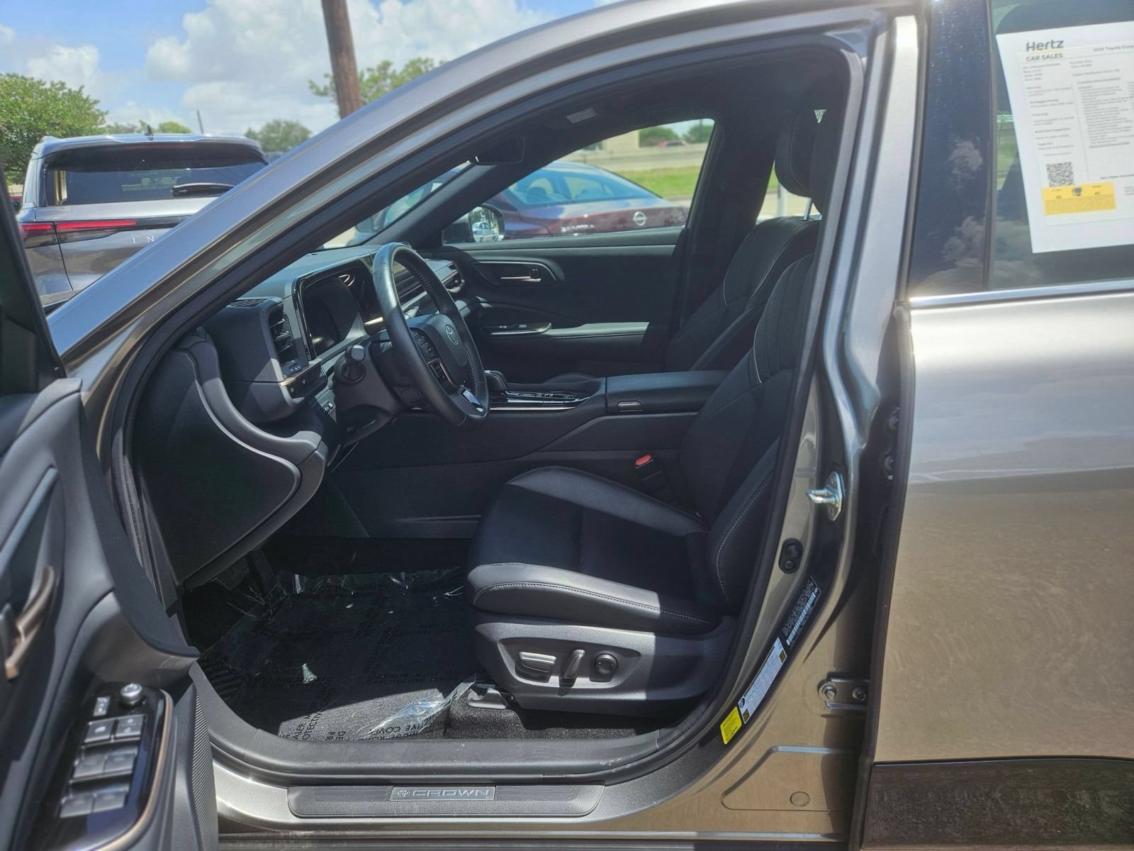 Used 2025 Toyota Crown AWD/4WD image 12