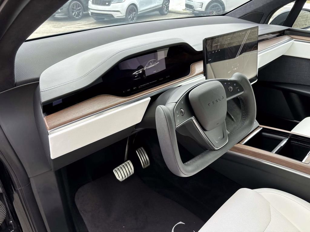 Used 2022 Tesla Model X image 13