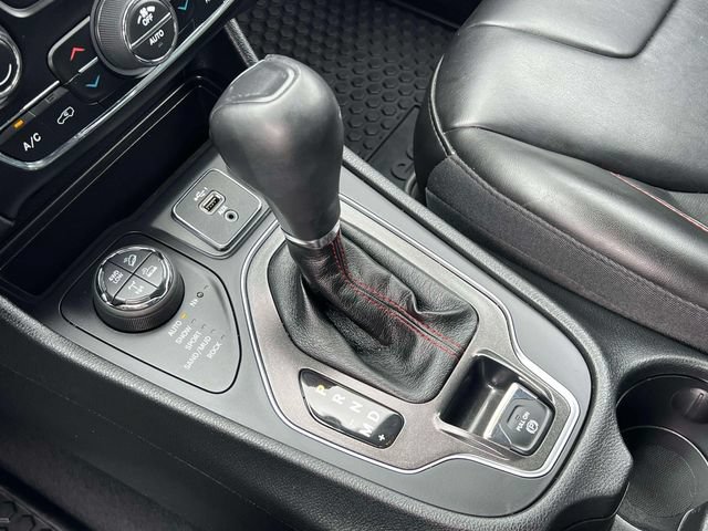 Used 2020 Jeep Cherokee Trailhawk w/ Cold Weather Group AWD/4WD image 15