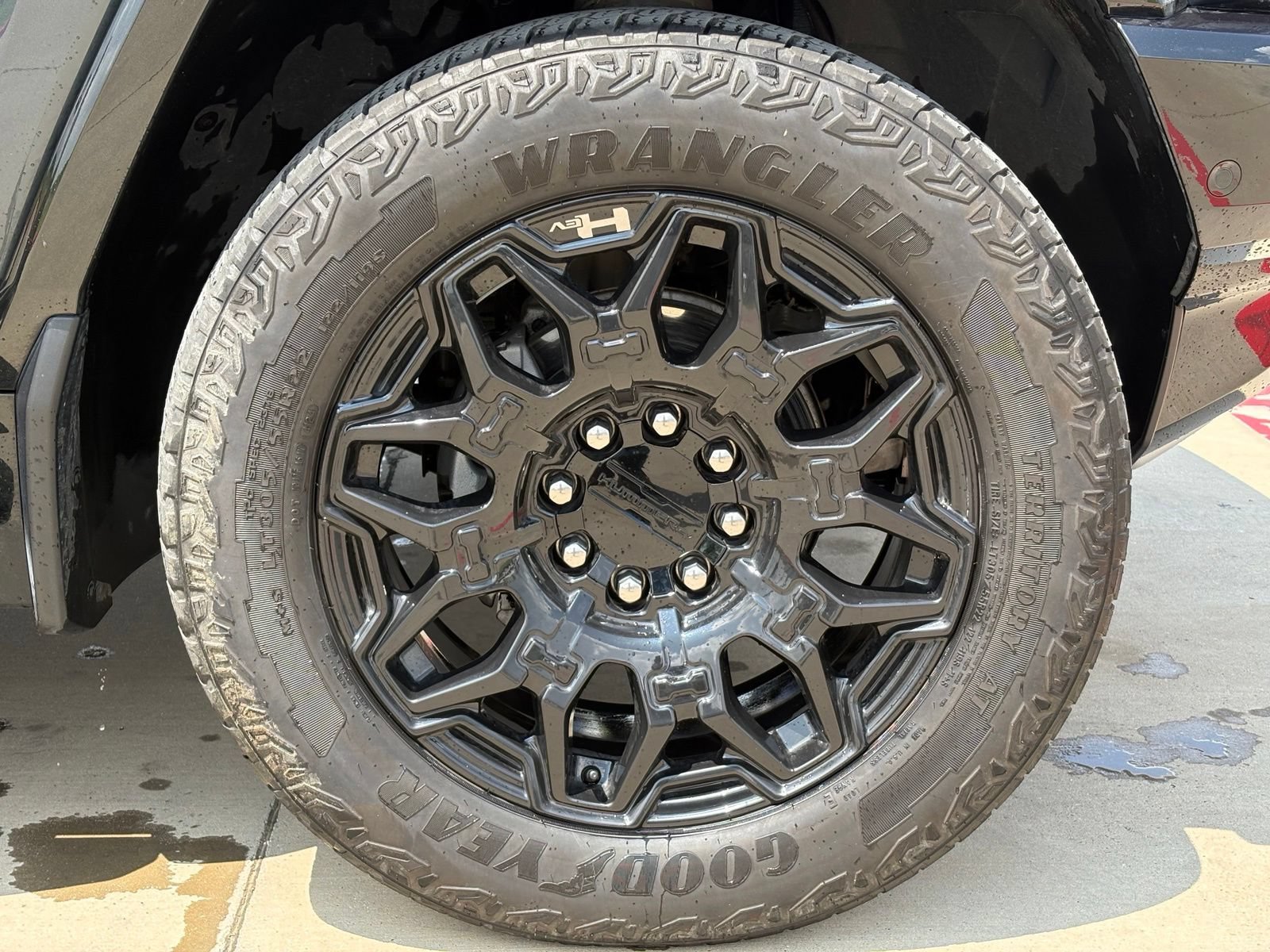 Used 2025 GMC Hummer EV 3X w/ LPO, Dark Essentials Package AWD/4WD image 9