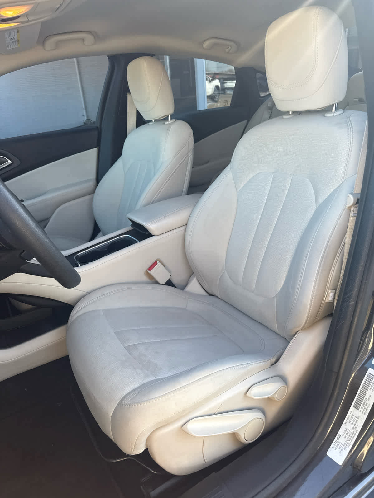 Used 2016 Chrysler 200 Limited image 12