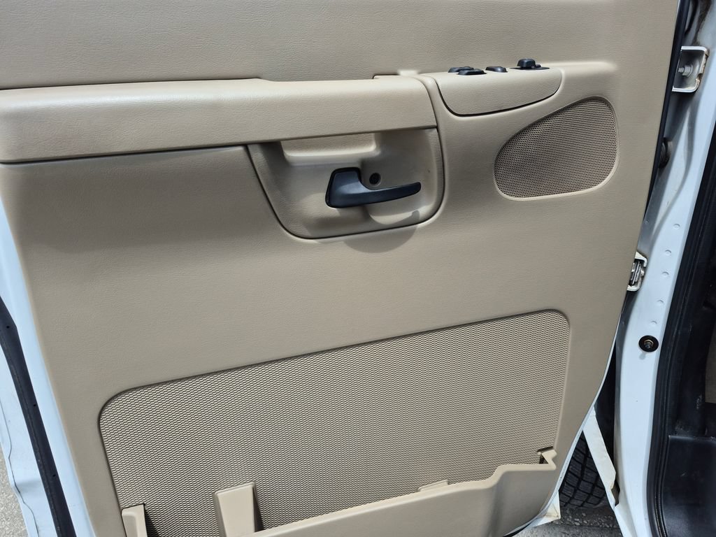 Used 2006 Ford E-350 and Econoline 350 XL RWD image 15