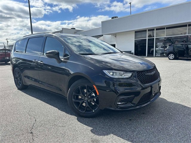 New 2026 Chrysler Pacifica Limited video 2