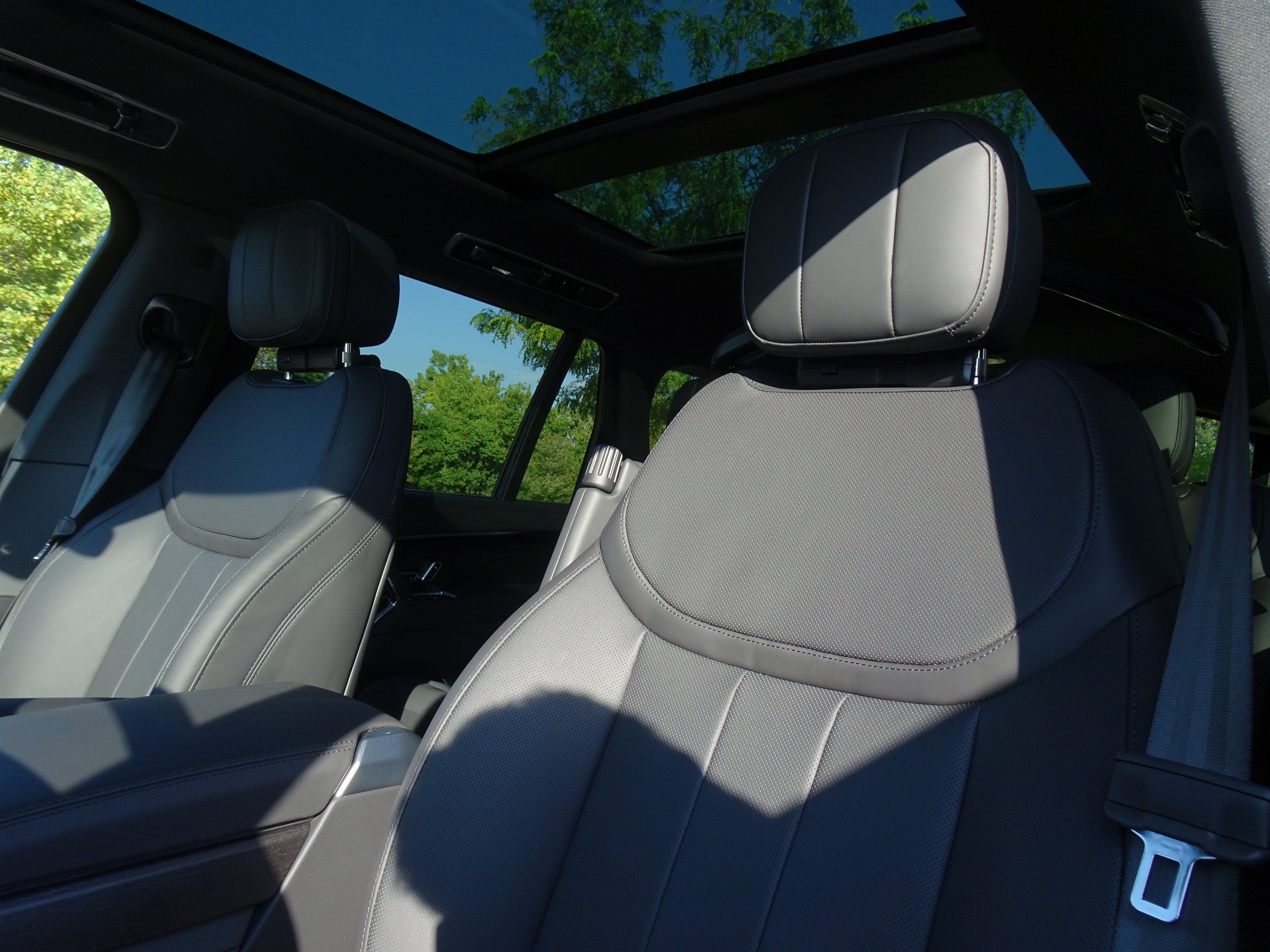 New 2026 Land Rover Range Rover Long Wheelbase SE AWD/4WD image 15