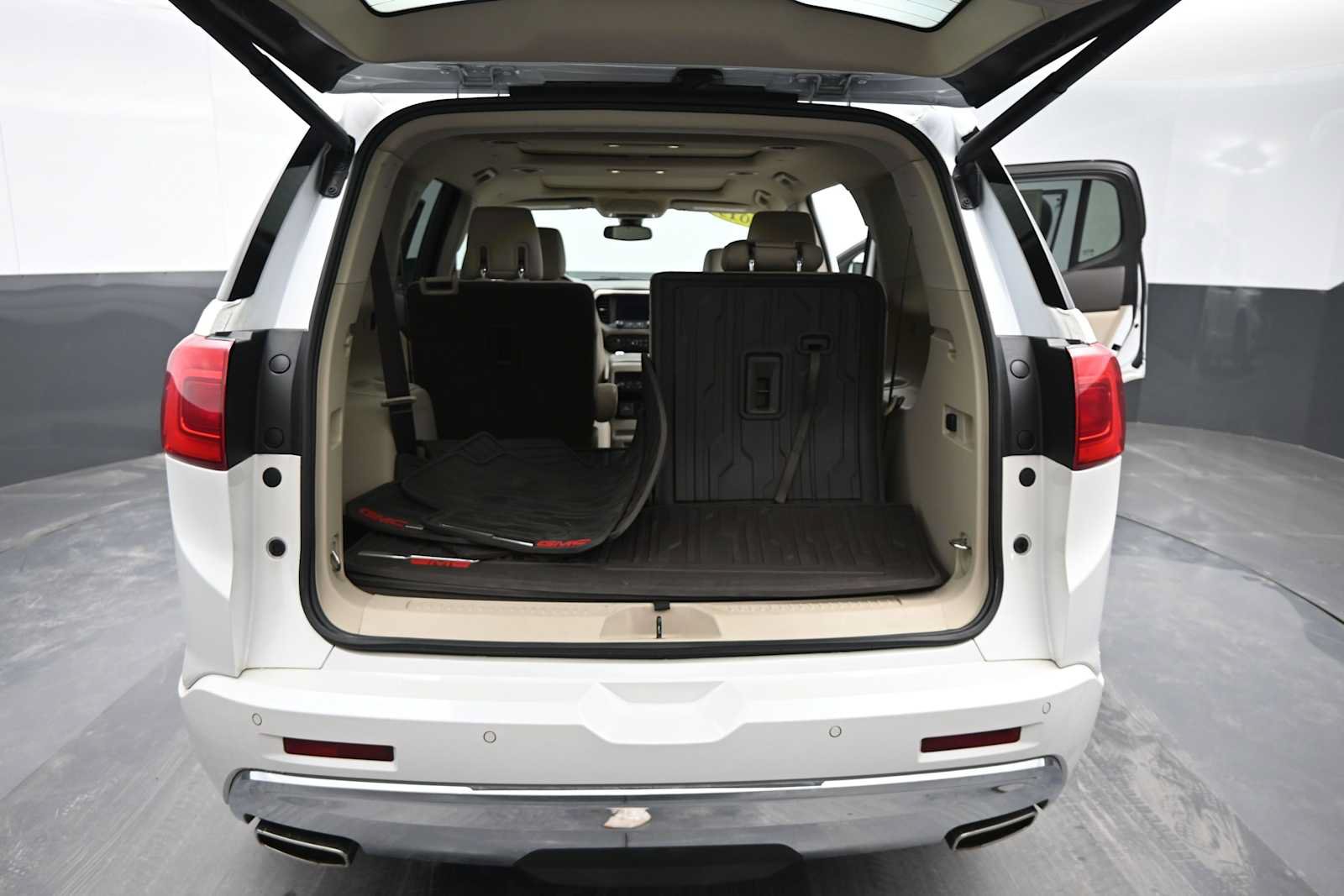 Used 2019 GMC Acadia Denali w/ Technology Package AWD/4WD image 14