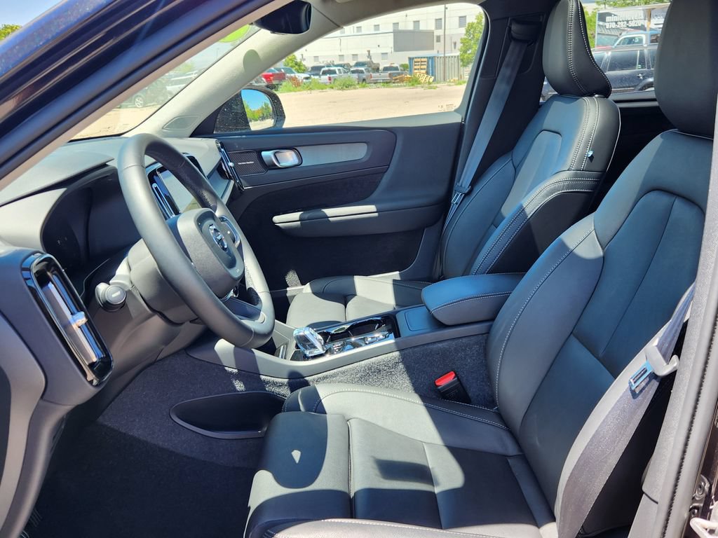Used 2025 Volvo XC40 B5 Plus w/ Climate Package AWD/4WD image 8