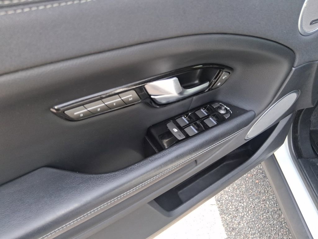 Used 2016 Land Rover Range Rover Evoque SE Premium image 8