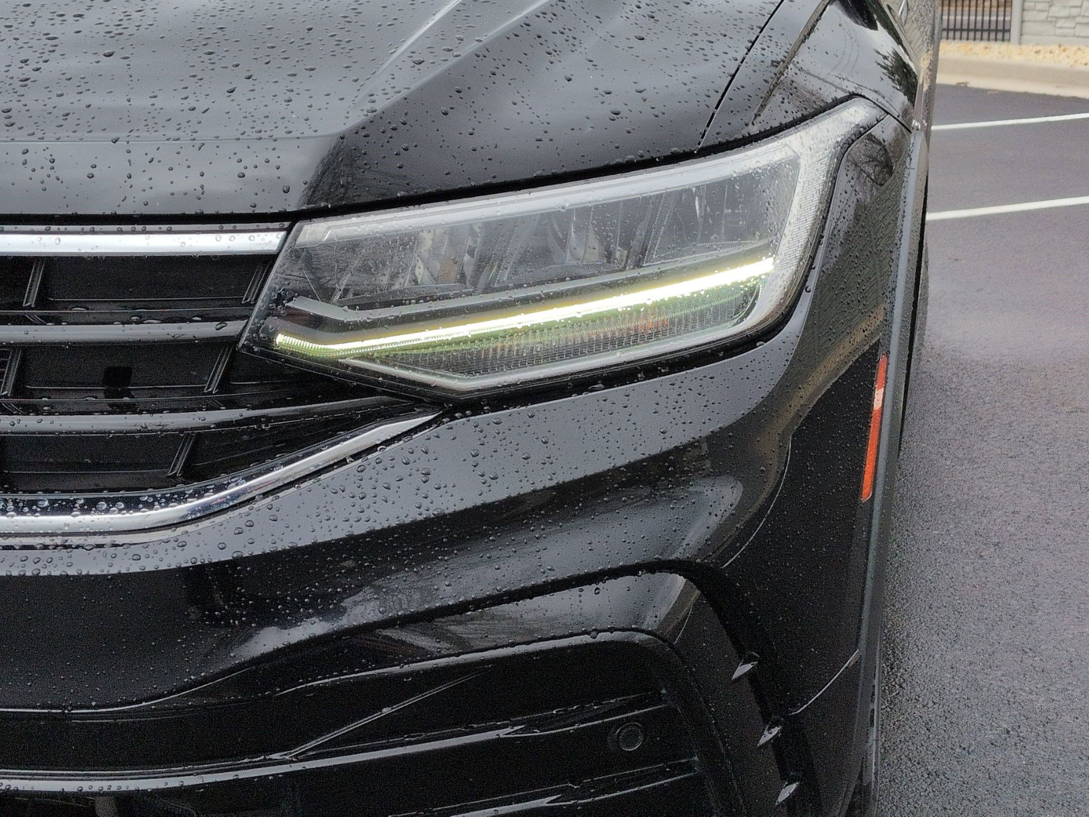 Certified 2022 Volkswagen Tiguan SE R-Line image 13