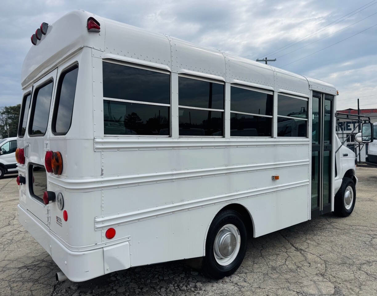 Used 2006 Ford E-350 and Econoline 350 Super Duty RWD image 5