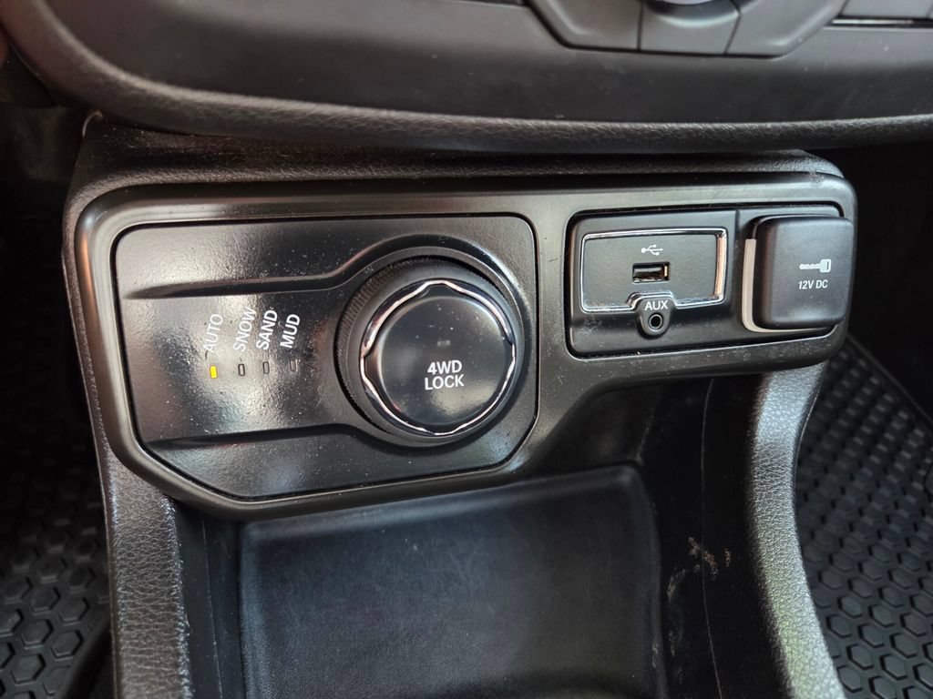 Certified 2022 Jeep Renegade Latitude w/ Convenience Group AWD/4WD image 27