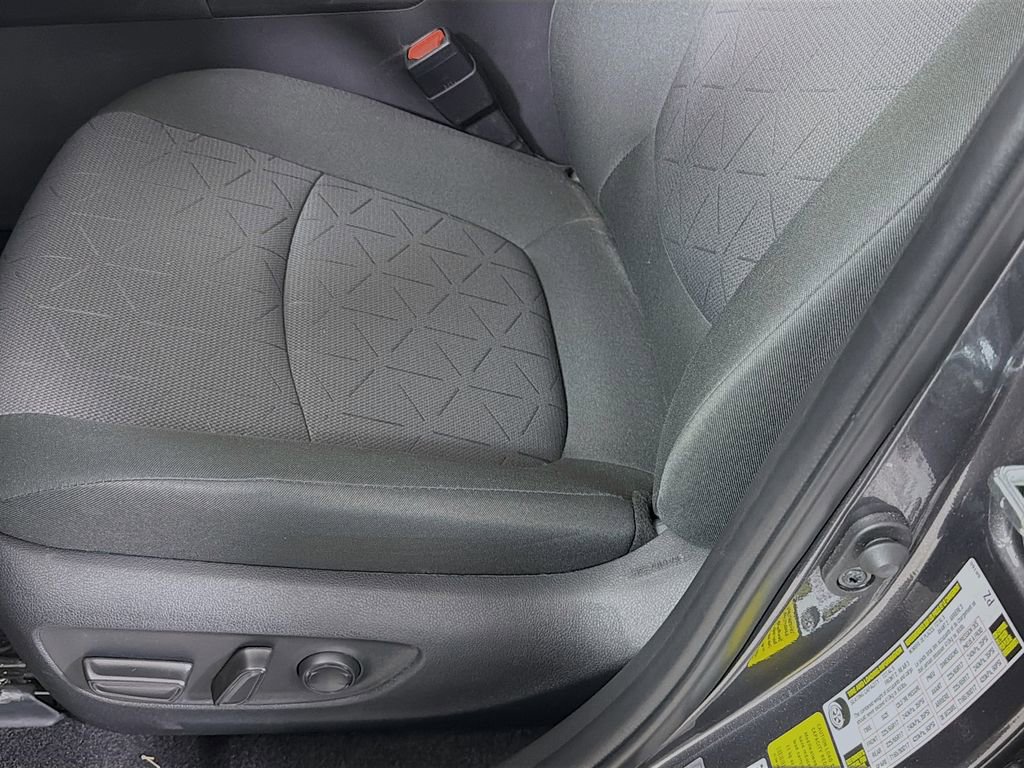 Used 2025 Toyota RAV4 XLE FWD image 22
