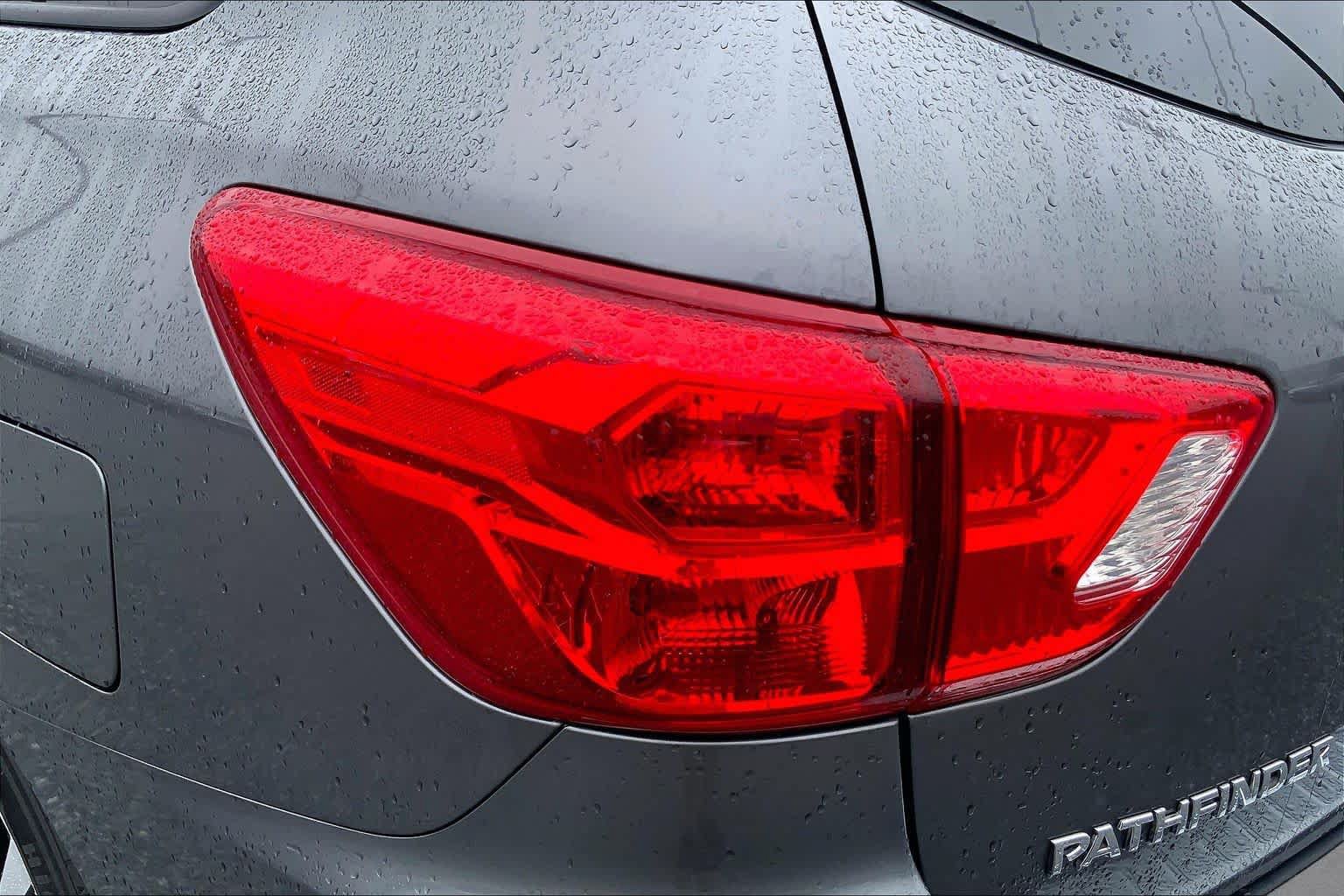Used 2017 Nissan Pathfinder S FWD image 27
