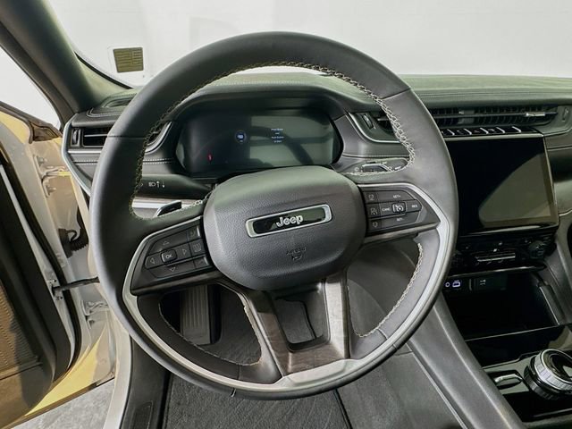 Used 2024 Jeep Grand Cherokee Limited w/ Black Appearance Package image 14