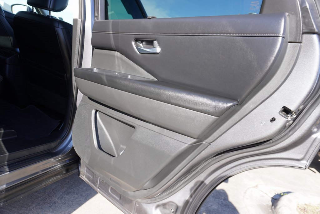 Used 2023 Nissan Pathfinder SL image 18