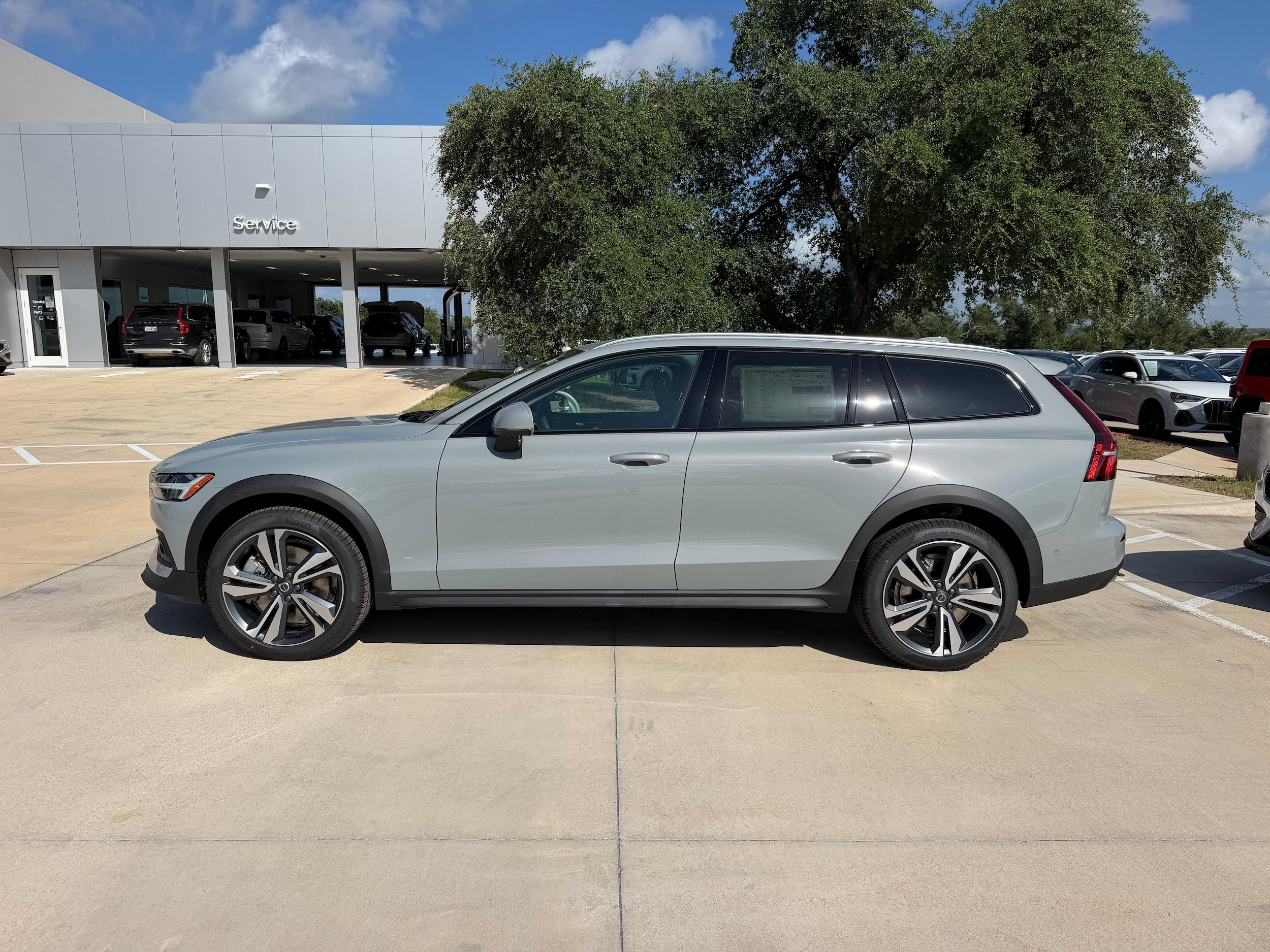 New 2026 Volvo V60 B5 Cross Country Plus w/ Climate Package AWD/4WD image 3
