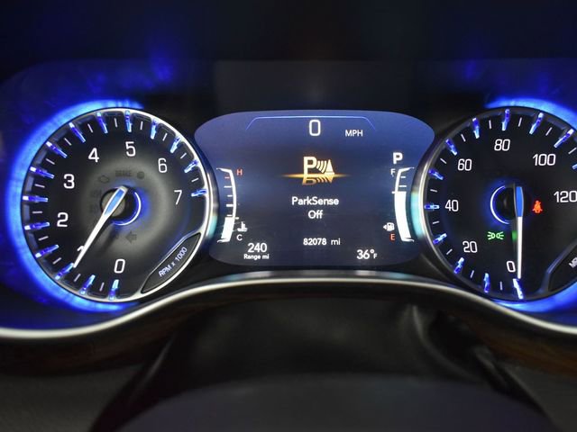 Used 2023 Chrysler Pacifica Limited FWD image 18