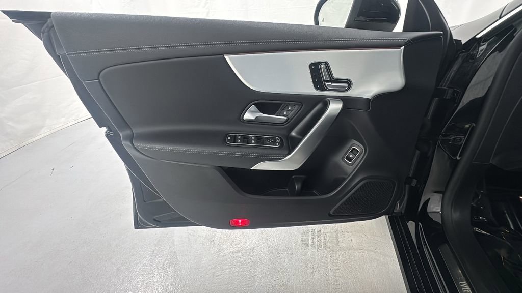 Used 2025 Mercedes-Benz CLA 250 4MATIC image 17