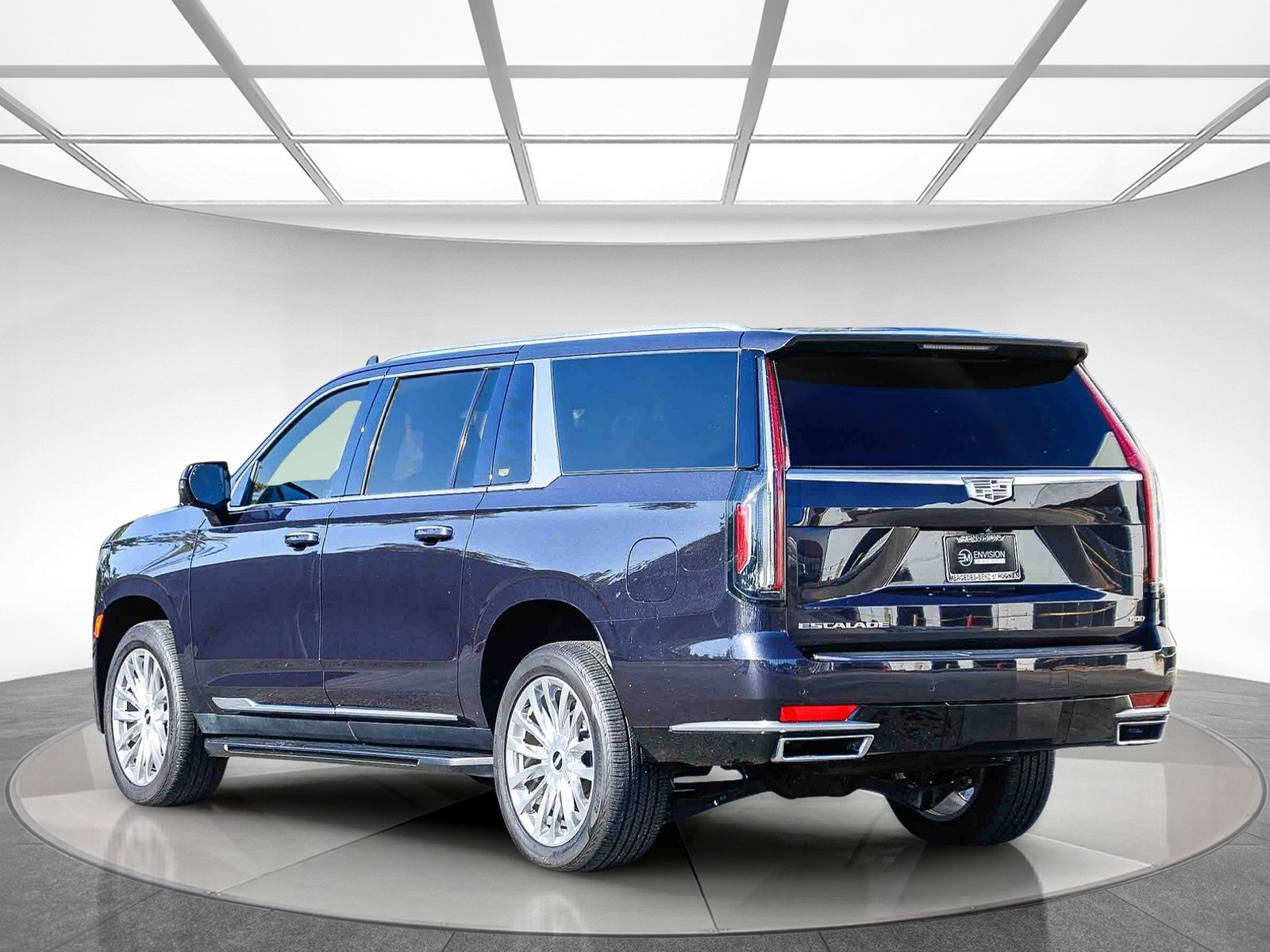 Used 2022 Cadillac Escalade ESV Luxury image 2