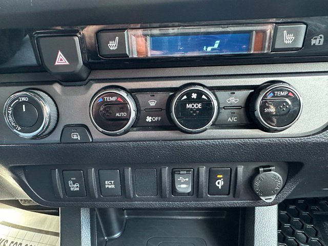 Used 2016 Toyota Tacoma TRD Sport AWD/4WD image 24