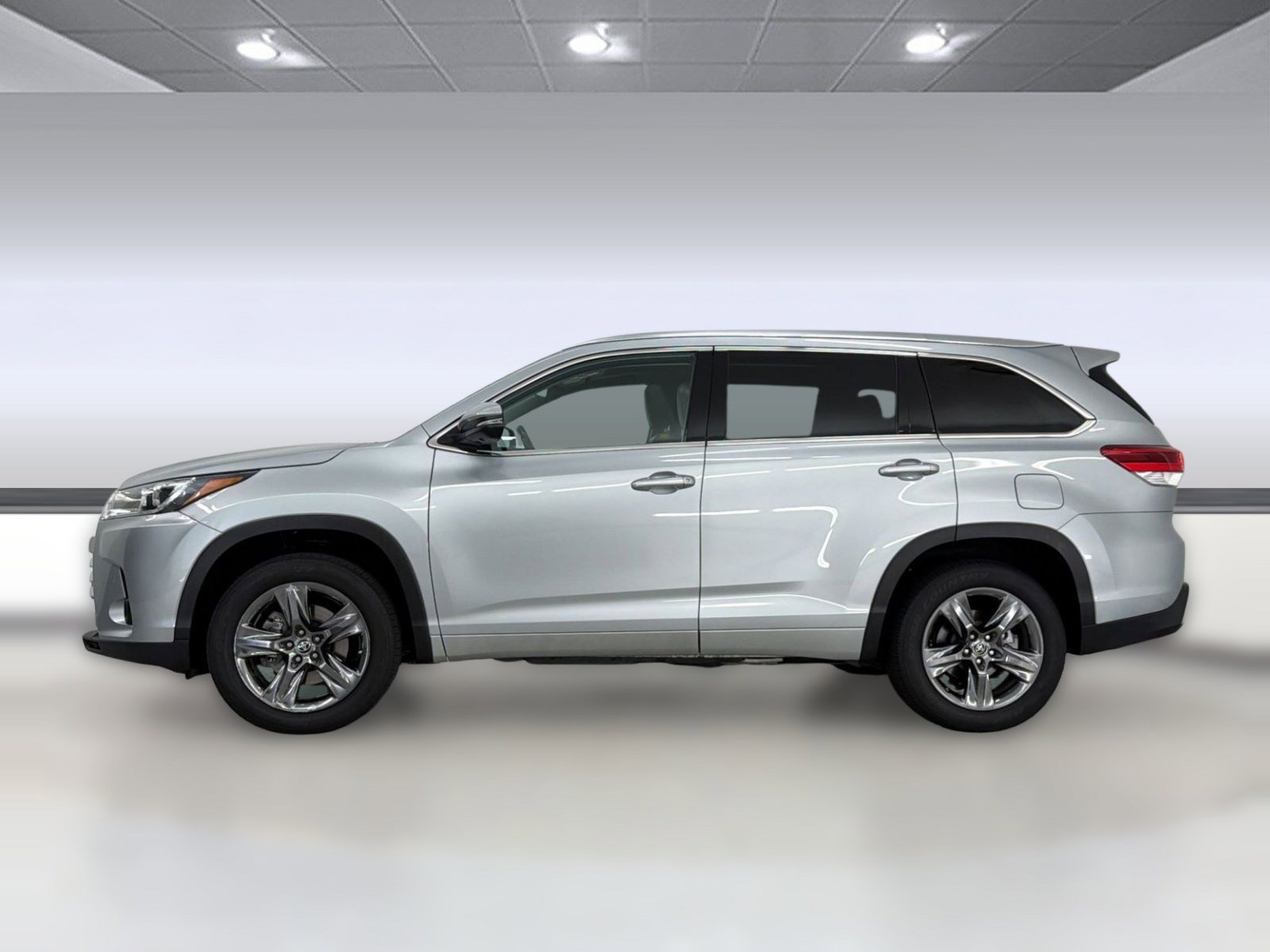 Used 2019 Toyota Highlander Limited Platinum FWD image 2