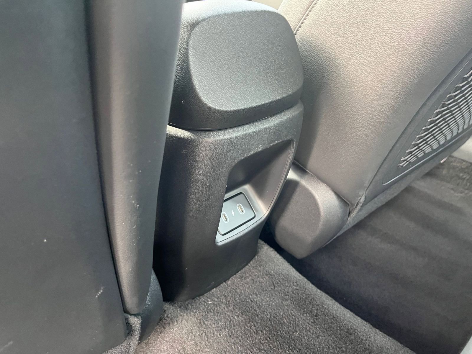 Used 2025 Hyundai Elantra Limited image 24