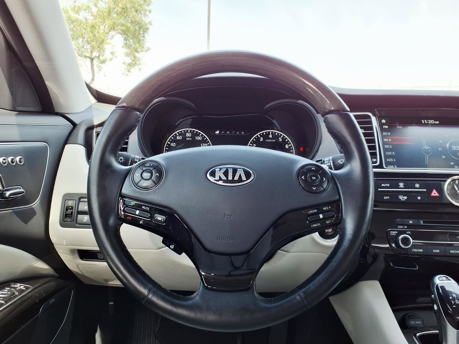 Used 2017 Kia K900 Luxury RWD image 19