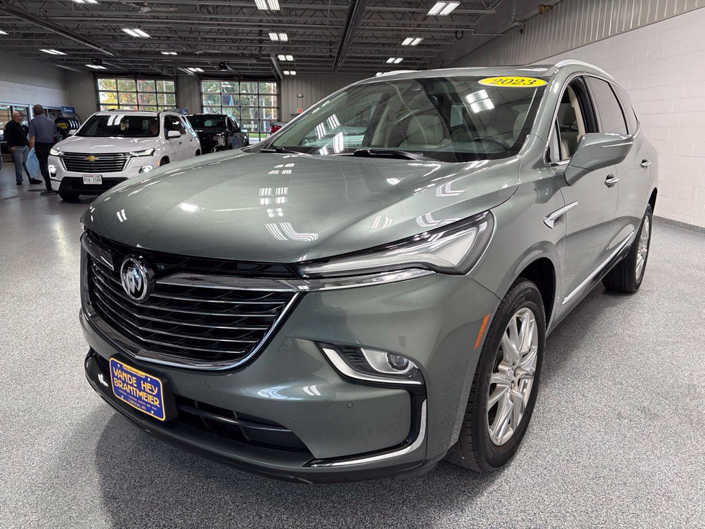 Used 2023 Buick Enclave Essence w/ Experience Buick Package AWD/4WD image 3