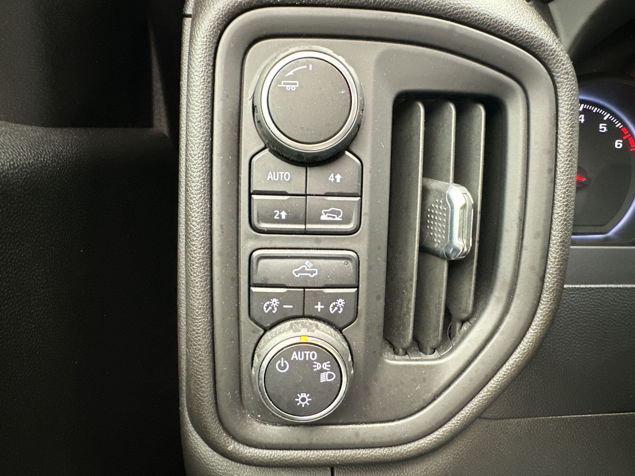 Certified 2022 Chevrolet Silverado 1500 Custom w/ LPO, Dark Essentials Package AWD/4WD image 28