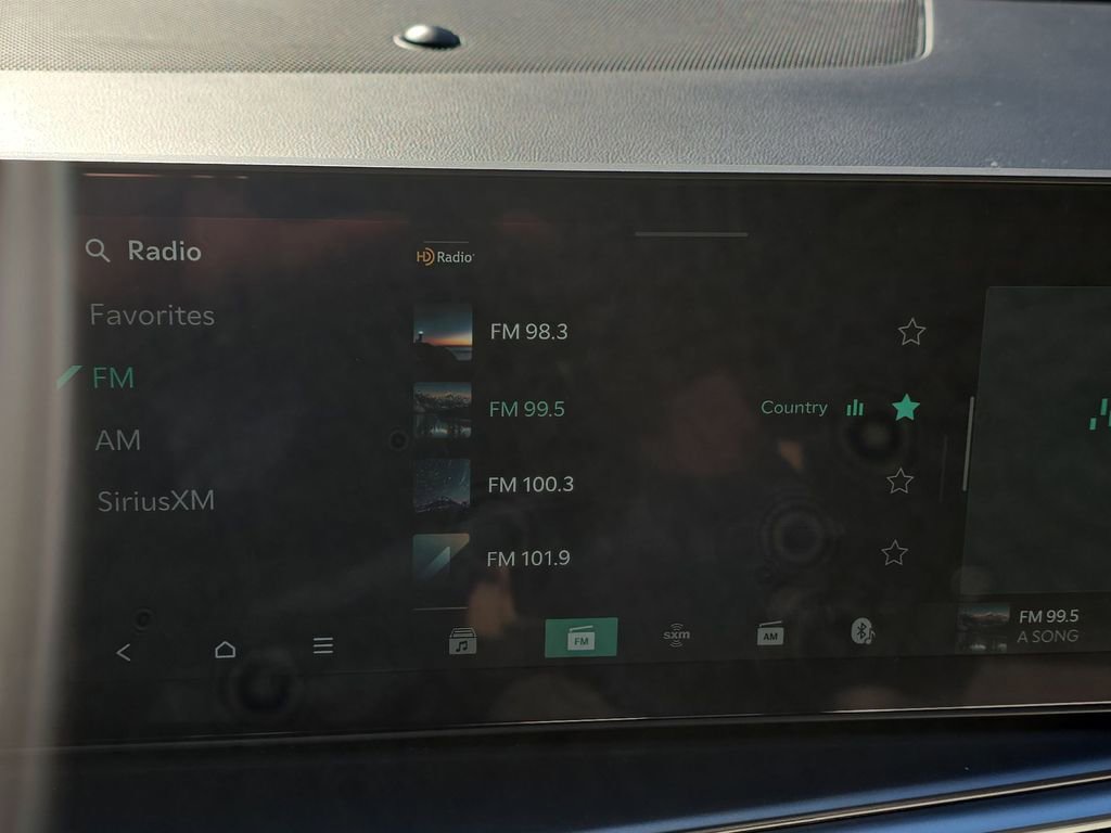 Used 2025 Kia Sorento S w/ Panoramic Sunroof Package image 22