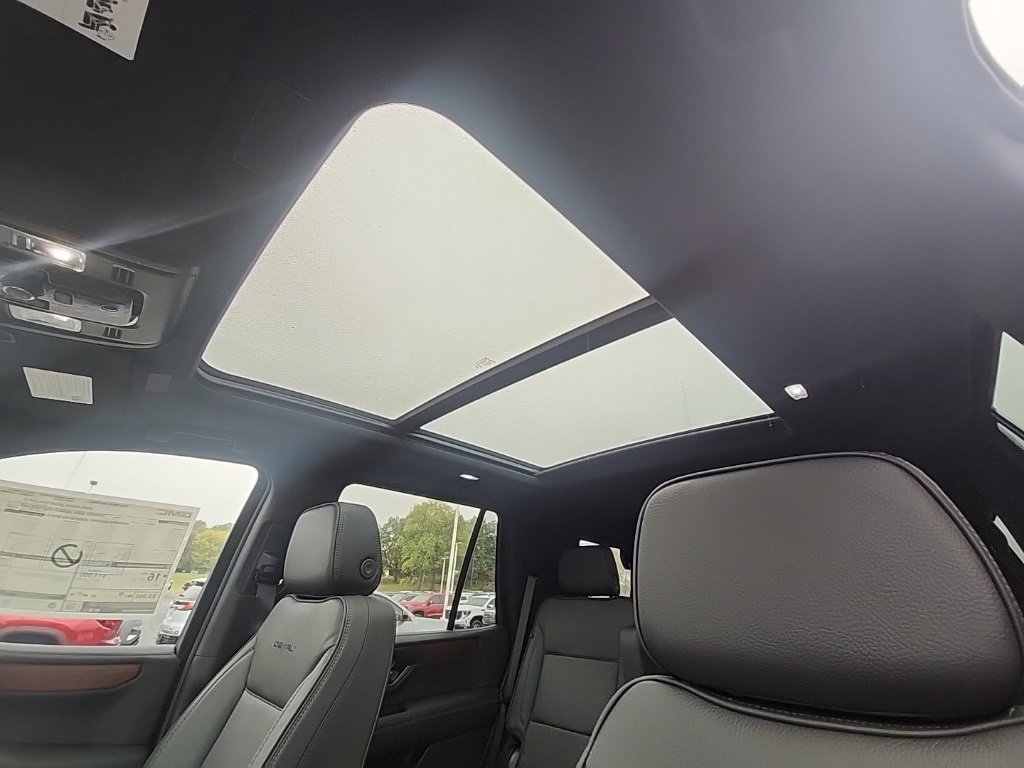 New 2026 GMC Yukon Denali w/ Sun & Power Step Package image 23