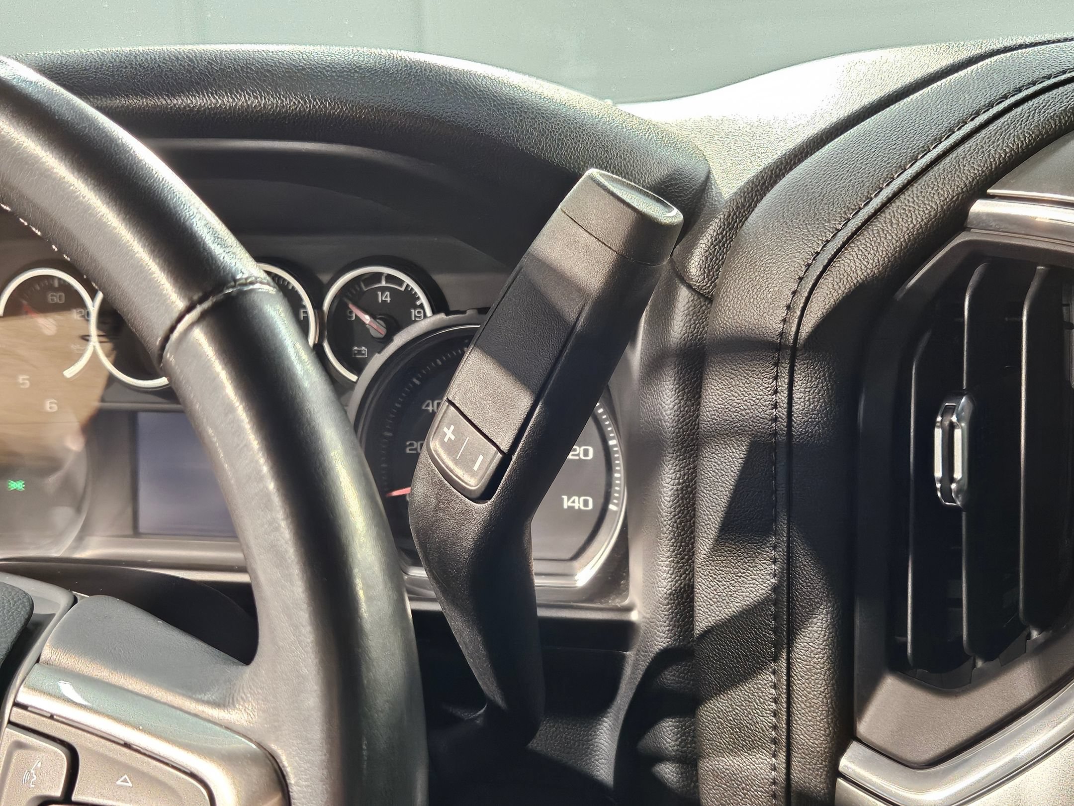 Used 2022 Chevrolet Silverado 1500 LT AWD/4WD image 31