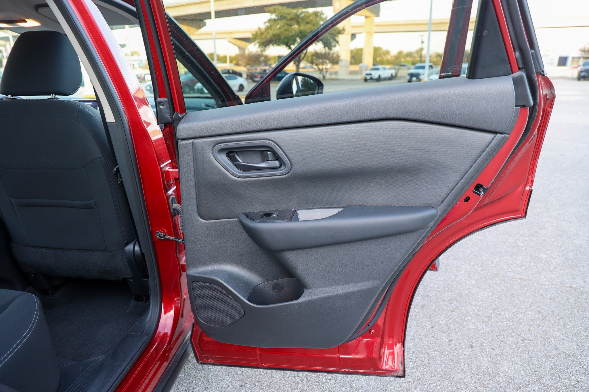 Used 2025 Nissan Rogue S AWD/4WD image 36