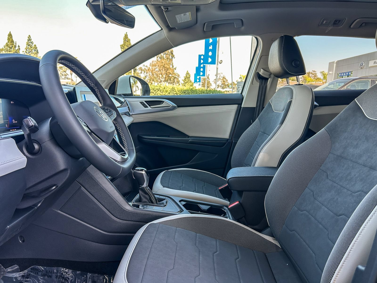 New 2026 Volkswagen Taos SE FWD image 20