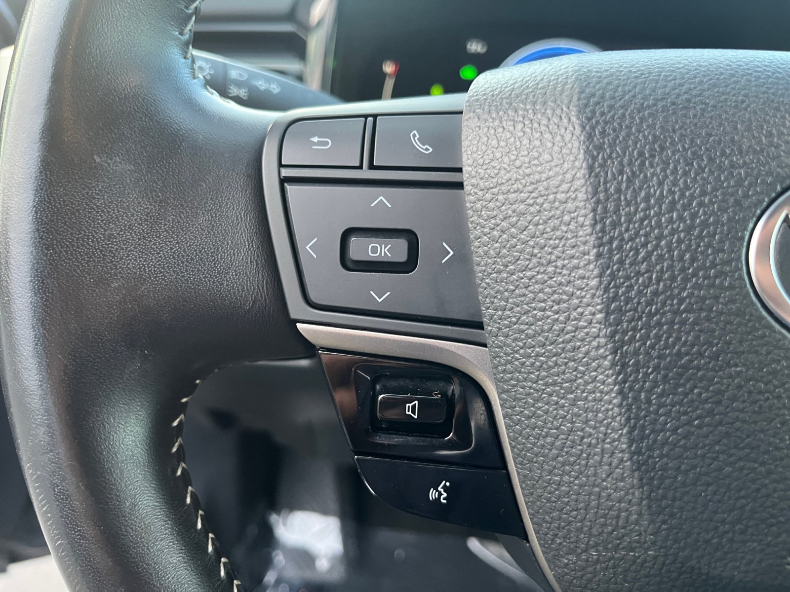 Used 2025 Toyota Camry SE FWD image 14