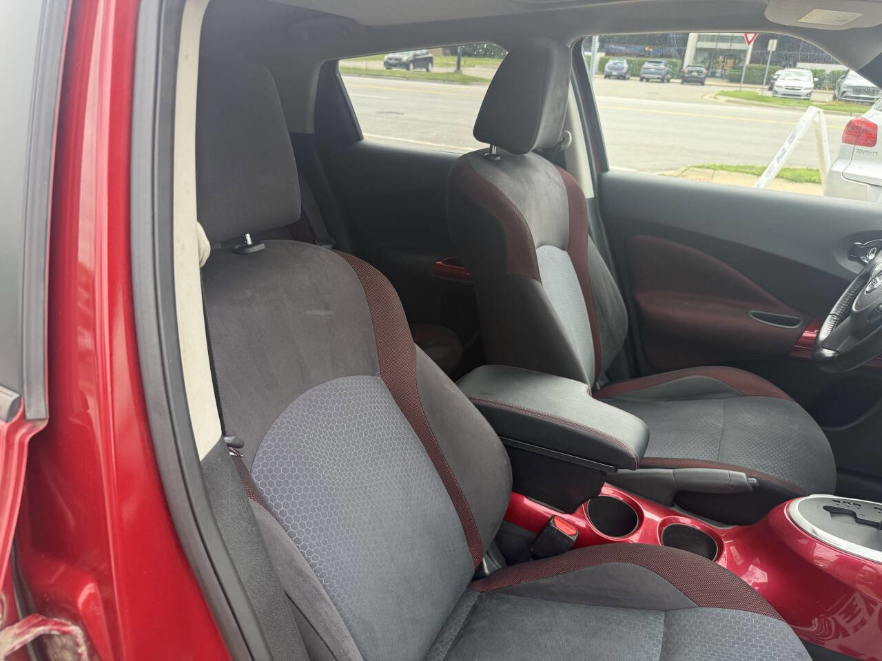 Used 2015 Nissan Juke SV image 10