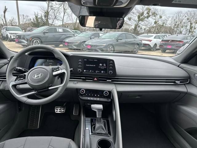 Used 2025 Hyundai Elantra Sport image 18