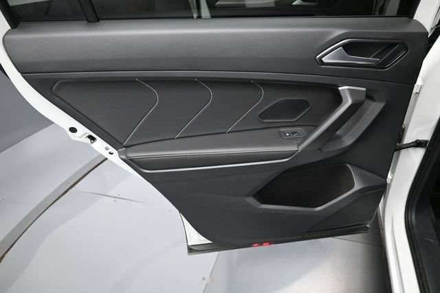 Used 2023 Volkswagen Tiguan SE w/ Panoramic Sunroof Package FWD image 29