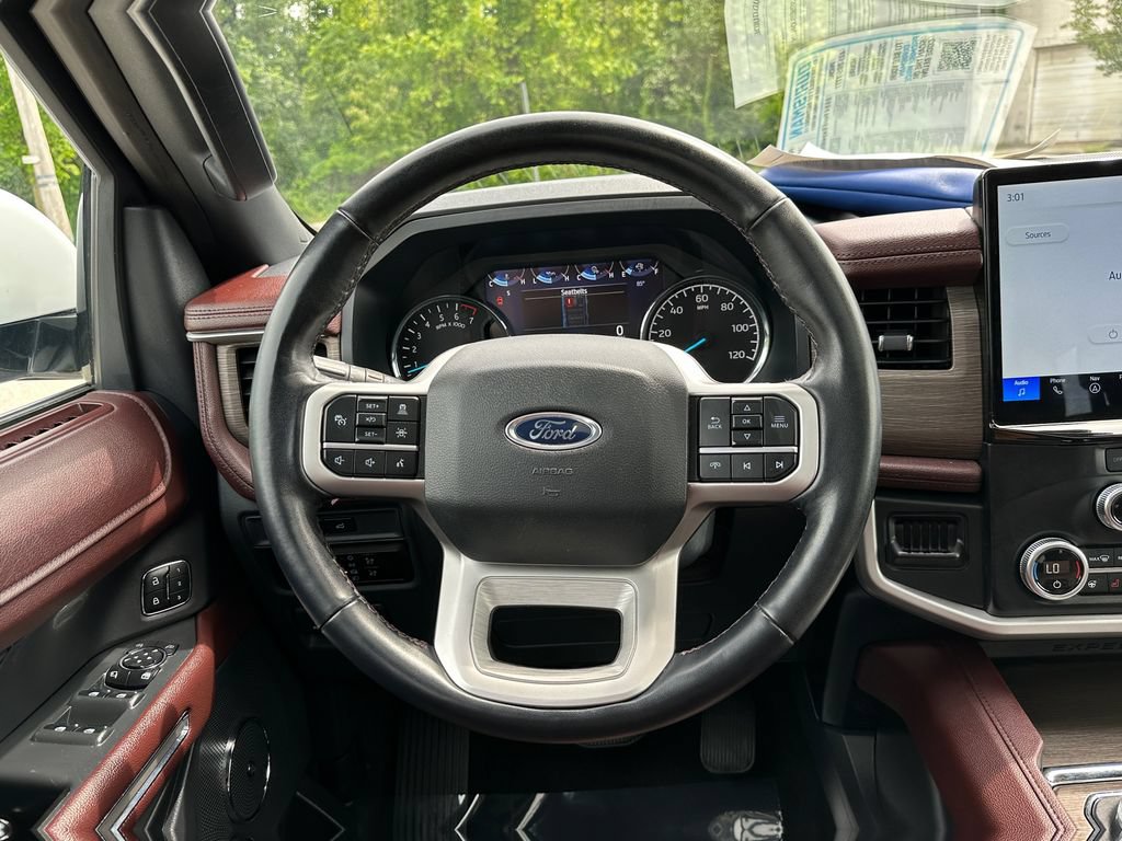 Used 2024 Ford Expedition Limited AWD/4WD image 12