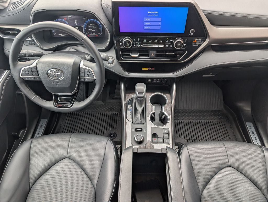 Certified 2025 Toyota Highlander Limited AWD/4WD image 30