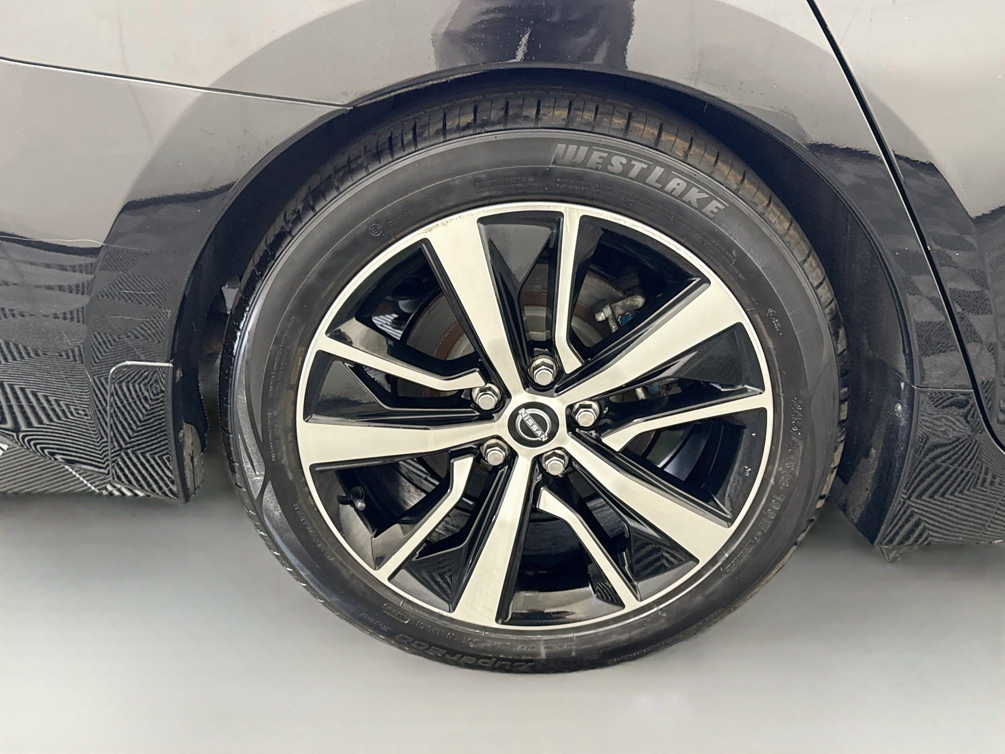 Used 2023 Nissan Maxima SL FWD image 33