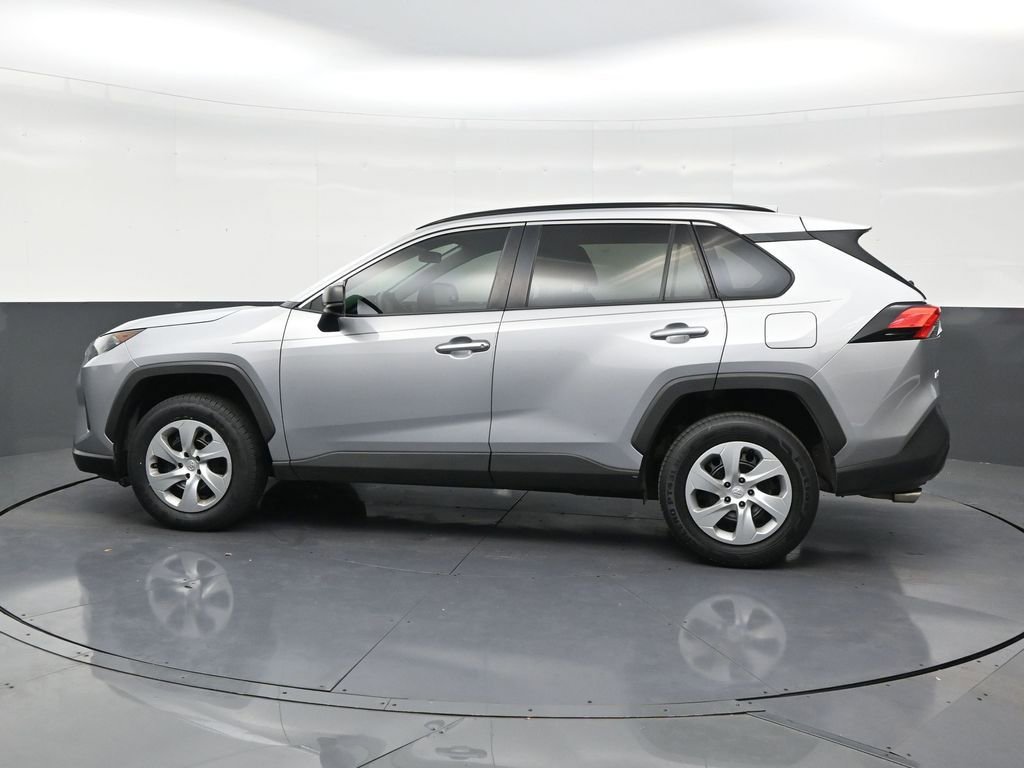 Used 2020 Toyota RAV4 LE FWD image 2
