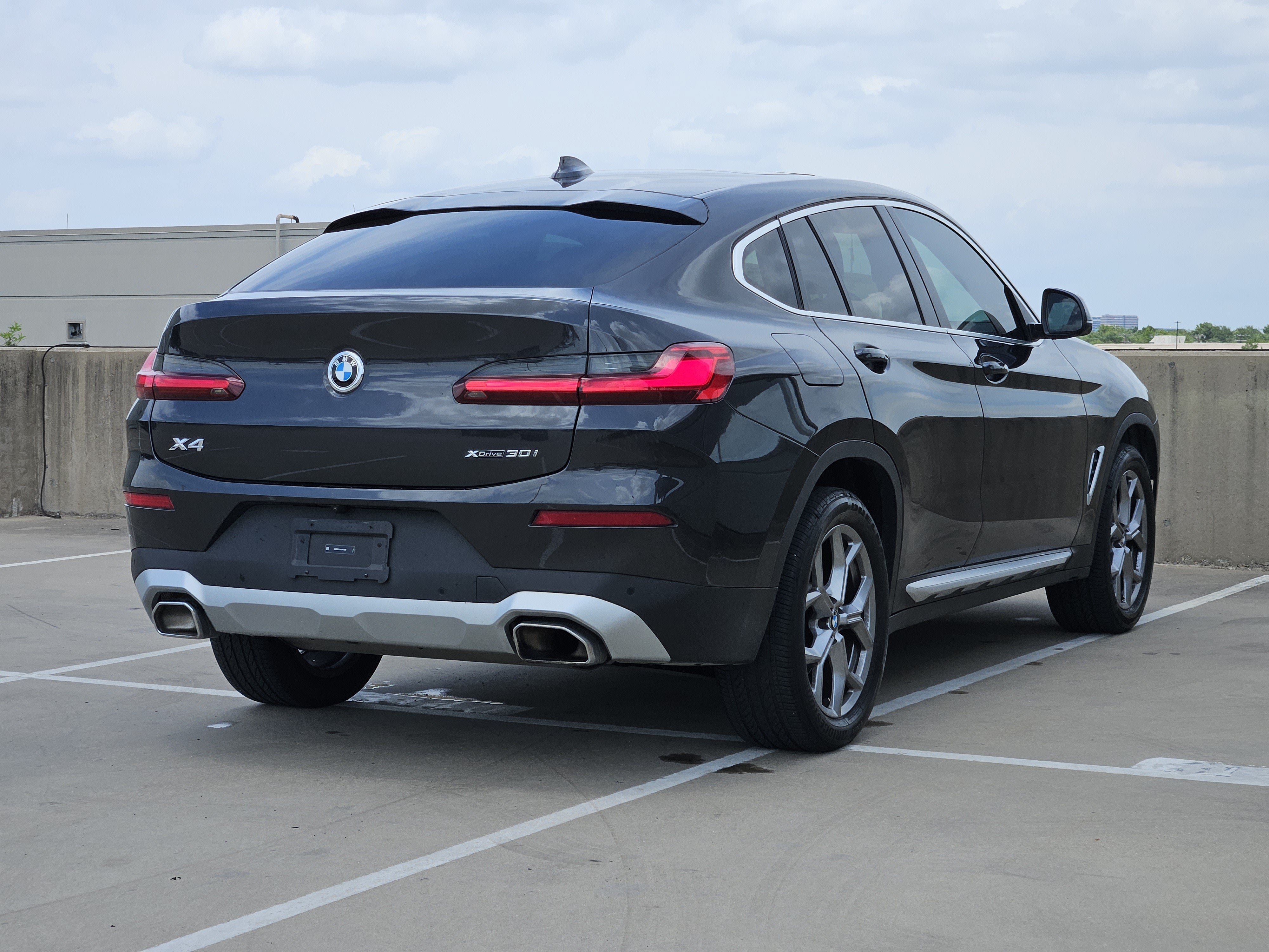 Used 2024 BMW X4 xDrive30i w/ Parking Assistance Package AWD/4WD image 8