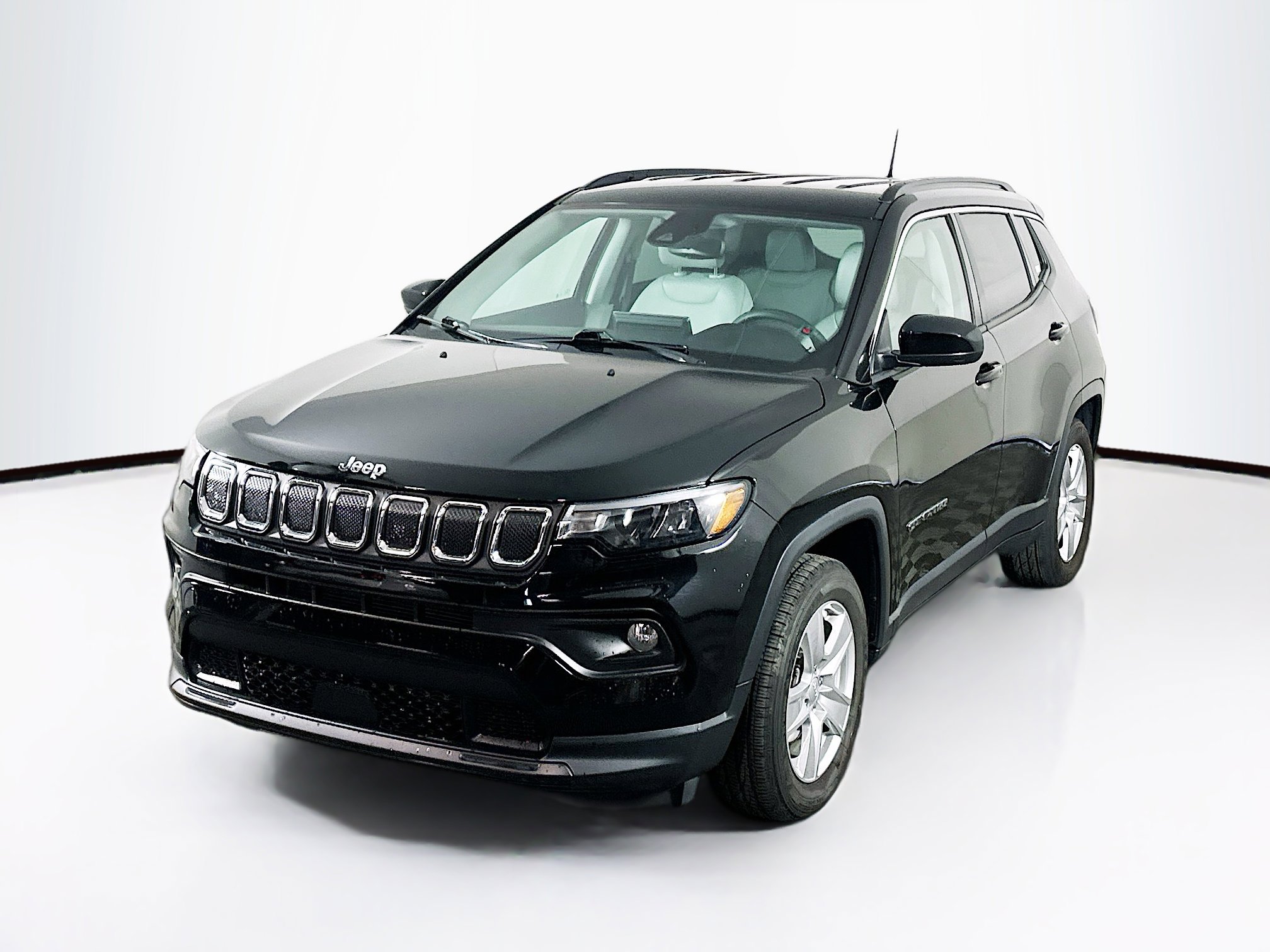 Used 2022 Jeep Compass Latitude FWD image 3
